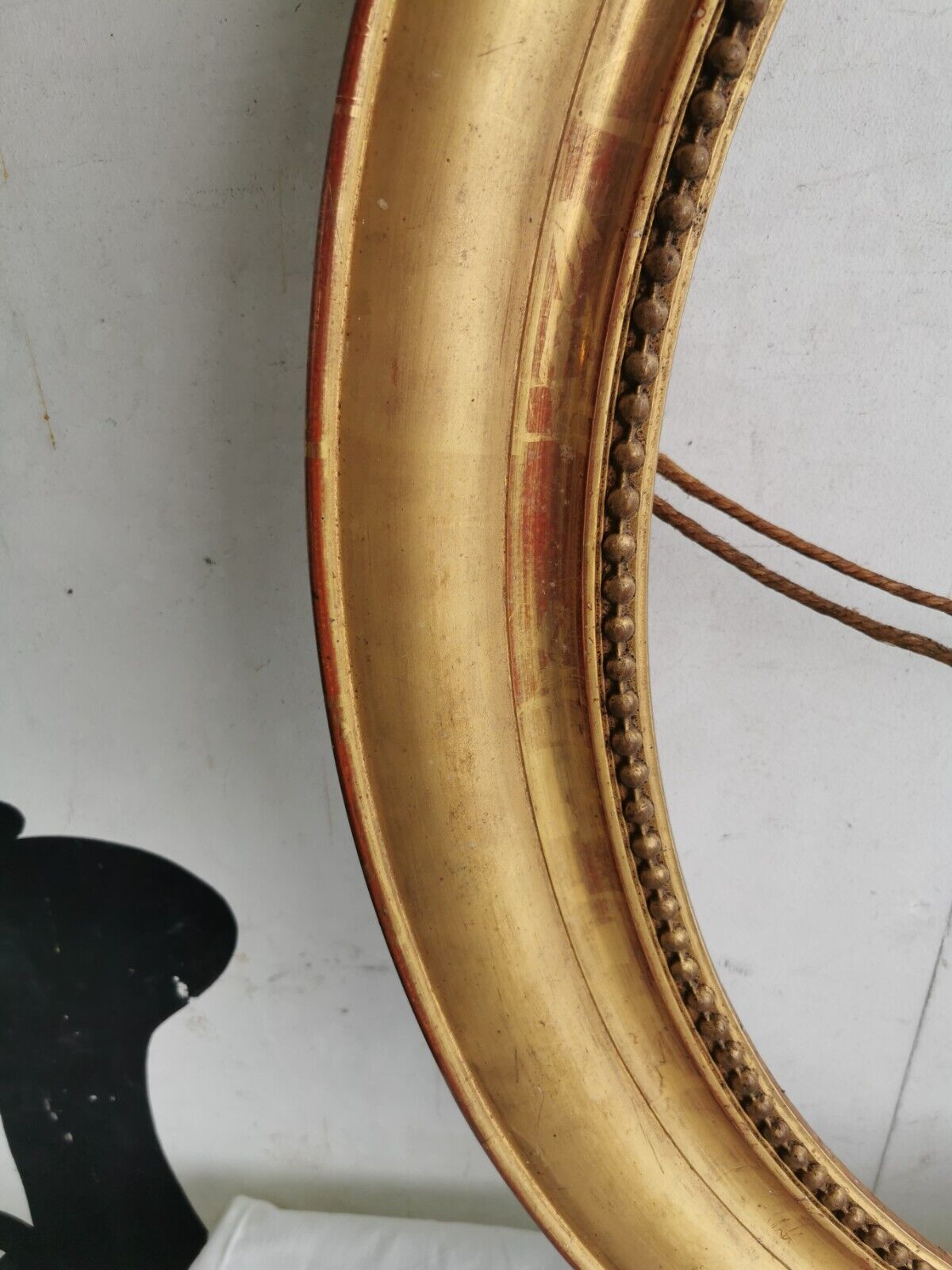 Frame oval 1st moitie of the xixth wood golden stucco