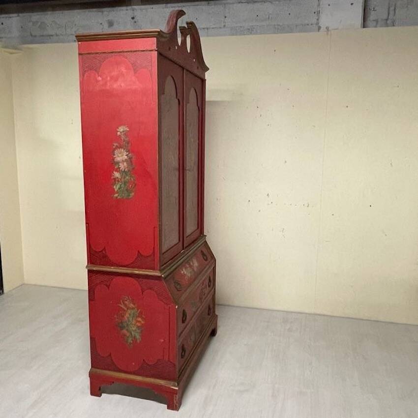 Trumeau with chest of drawers from the mid-20th century in chinoiserie style.