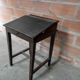 Ancien pupitre d'écolier en bois noirci