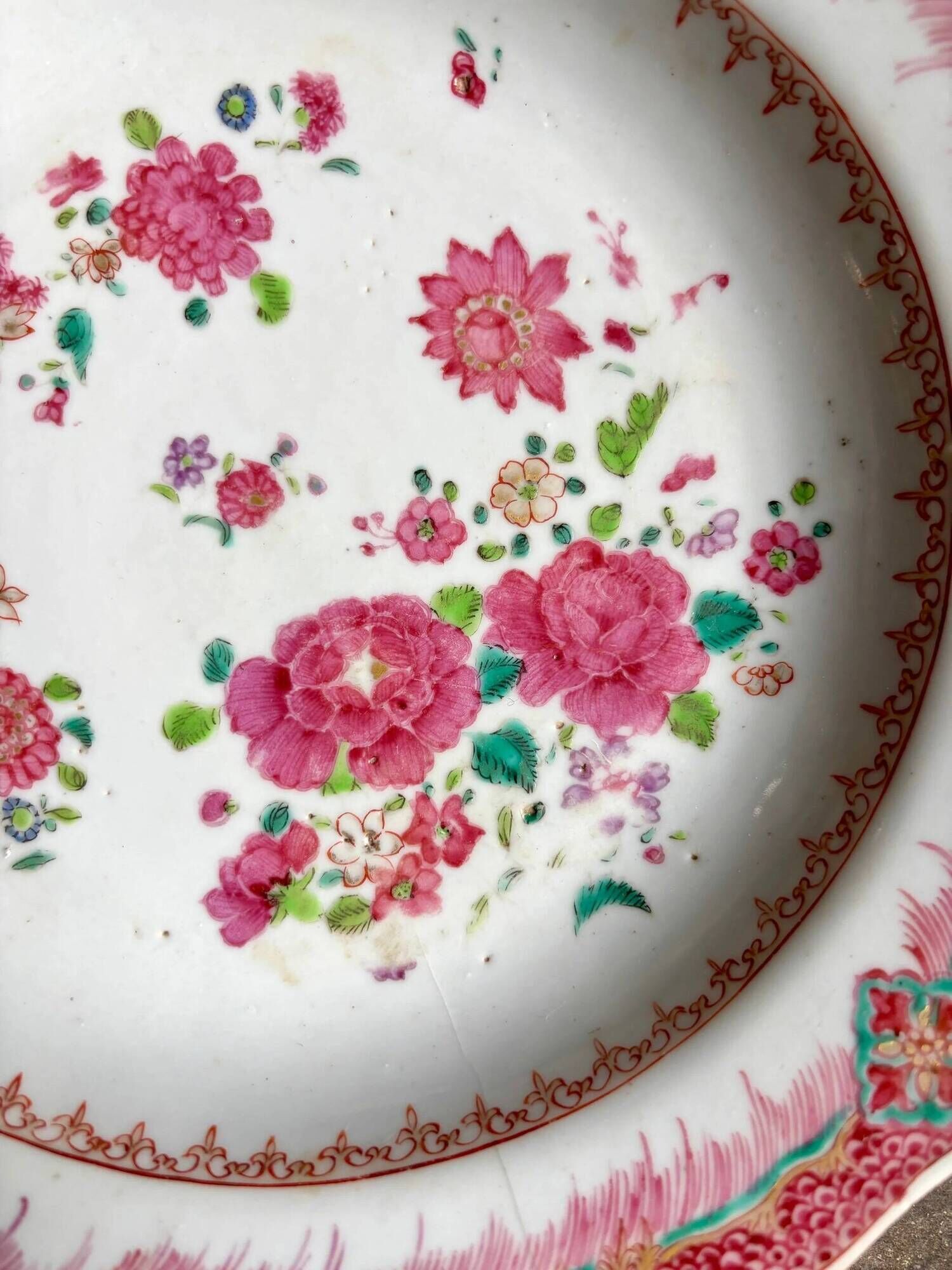 Deep plate from the Compagnie des Indes Famille Rose porcelain, 18th century