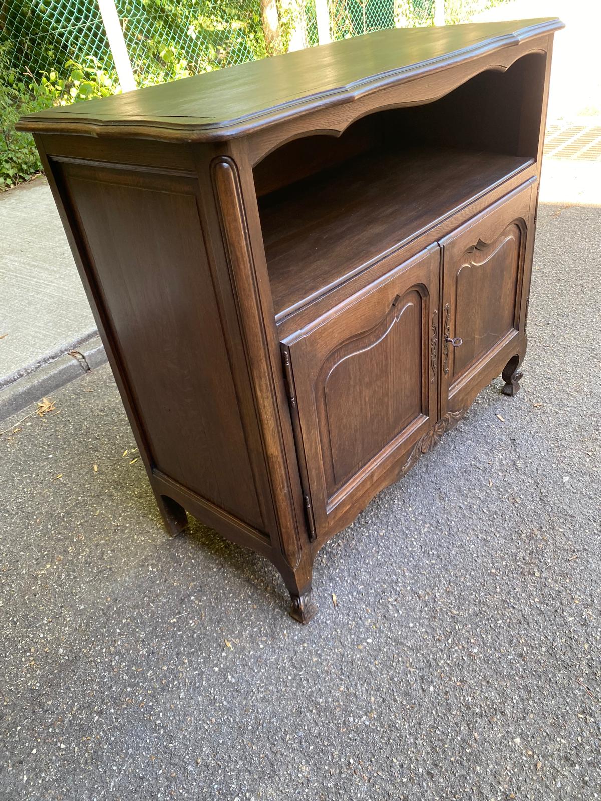 Louis XV buffet in dark oak from the 1930s.