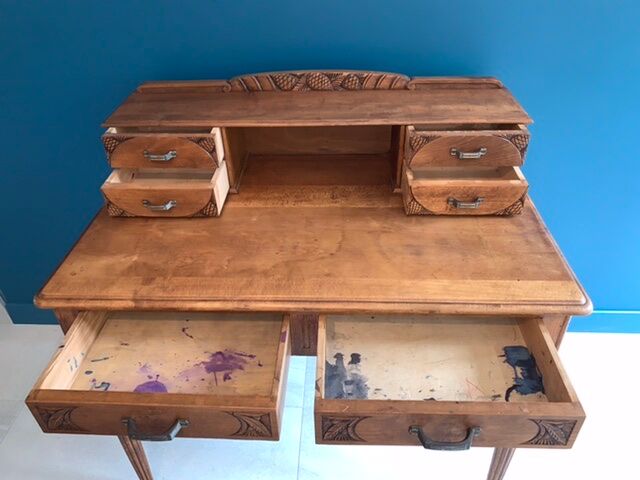 Secretary's office with an art deco chair