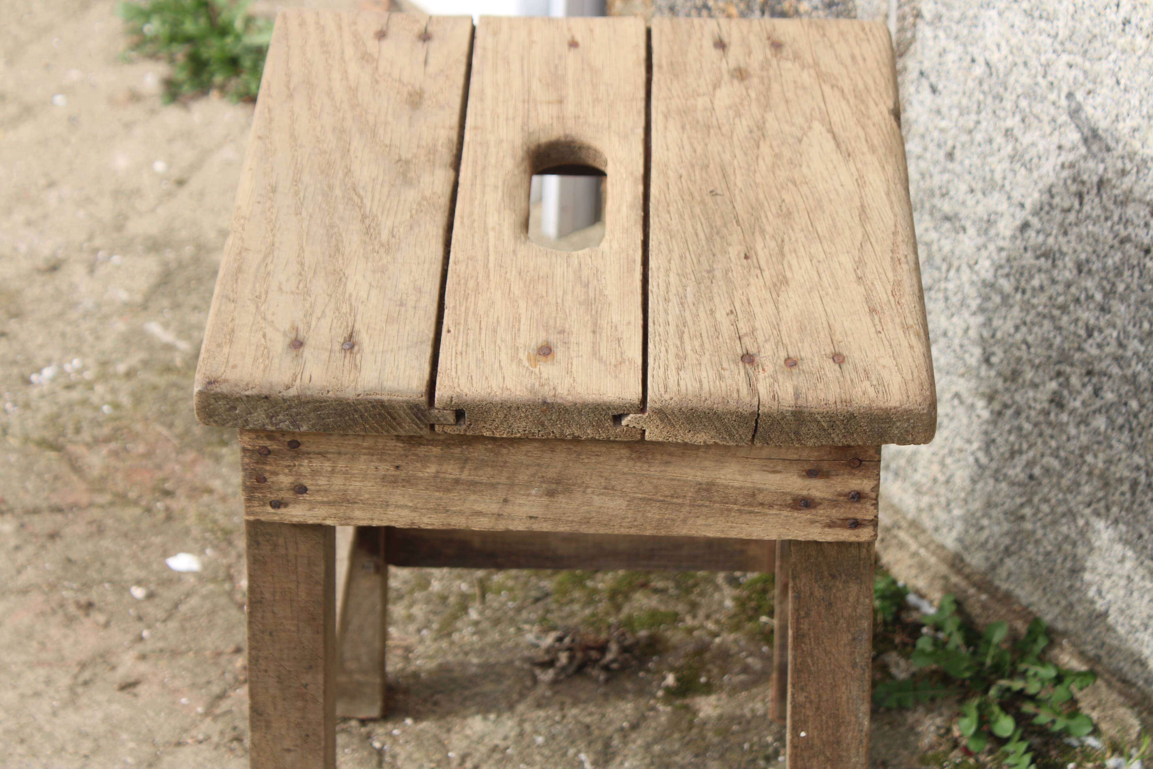 Vintage workshop stool in solid wood – sandblasted