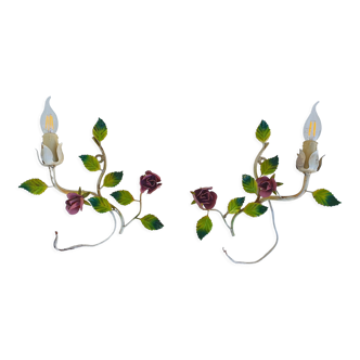 Pair of Italian sconces in painted sheet metal decorated with roses
