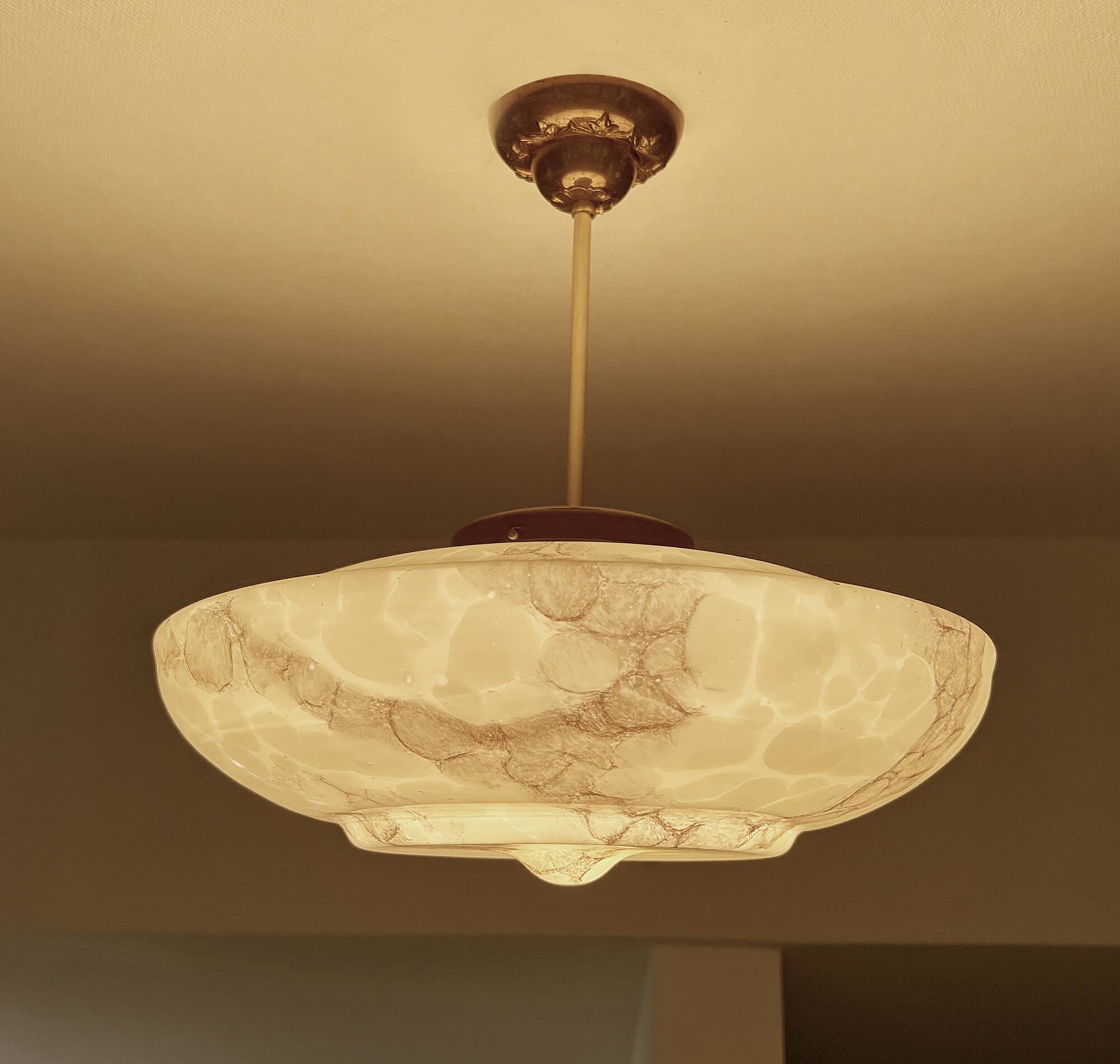 Suspension Art Déco en verre et bakélite