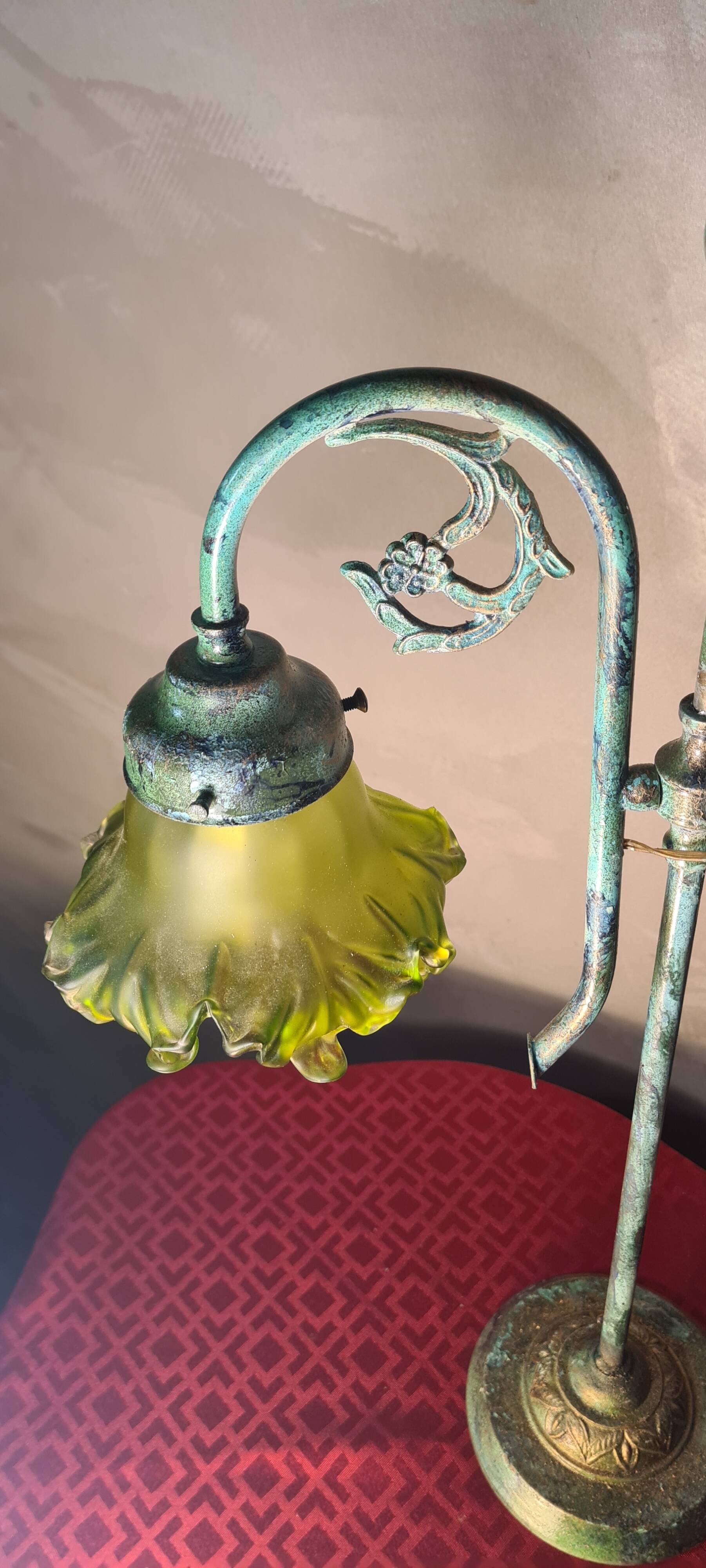 brass lamp with pretty antique patina and opaque green tulip, 58x25
