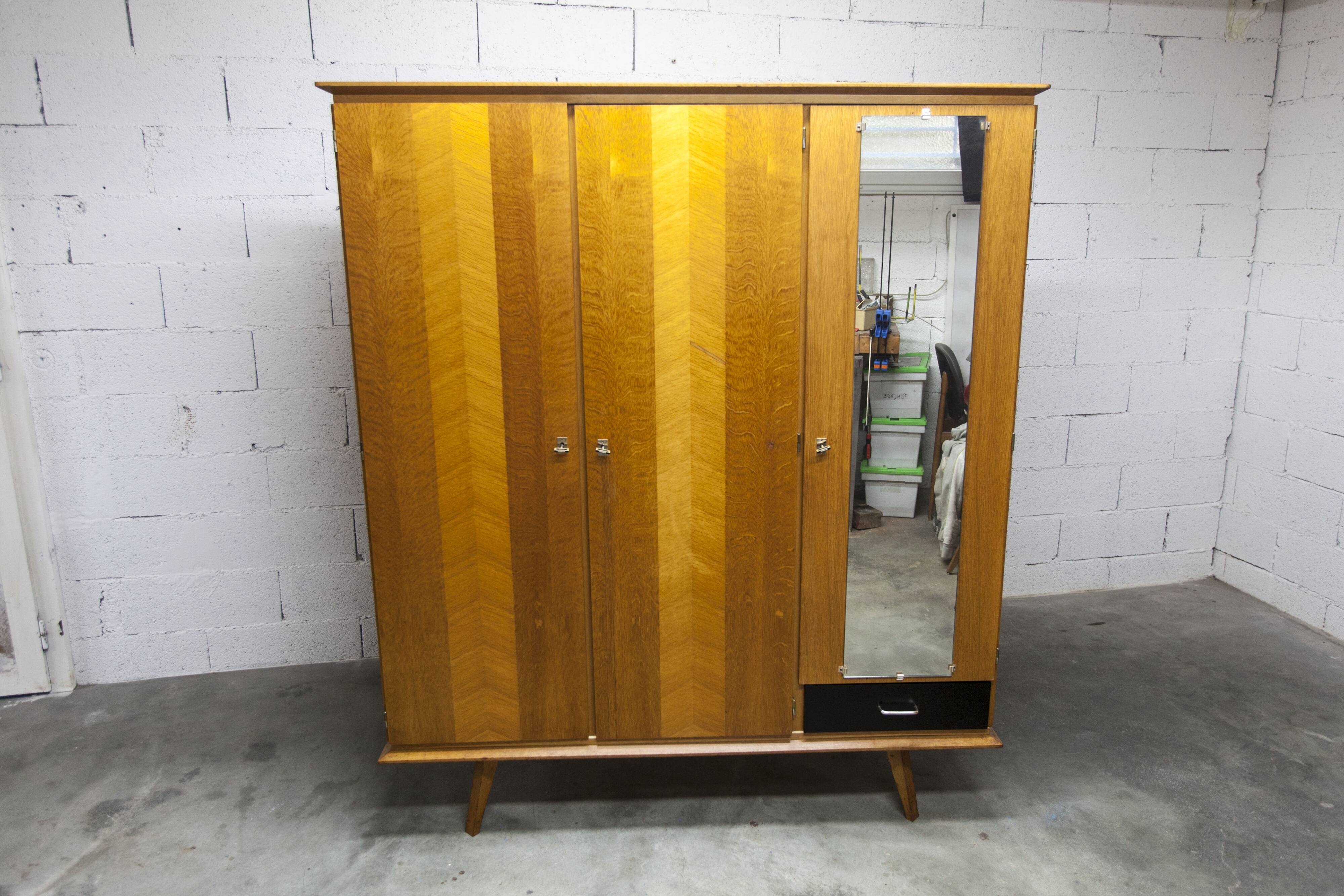 French wardrobe with tapered legs, 3 doors, 1 mirror (27*130), and 1 drawer.