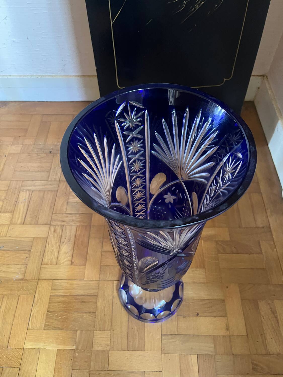 Monumental vase in Bohemian crystal – Cobalt blue – Hand-cut – 53