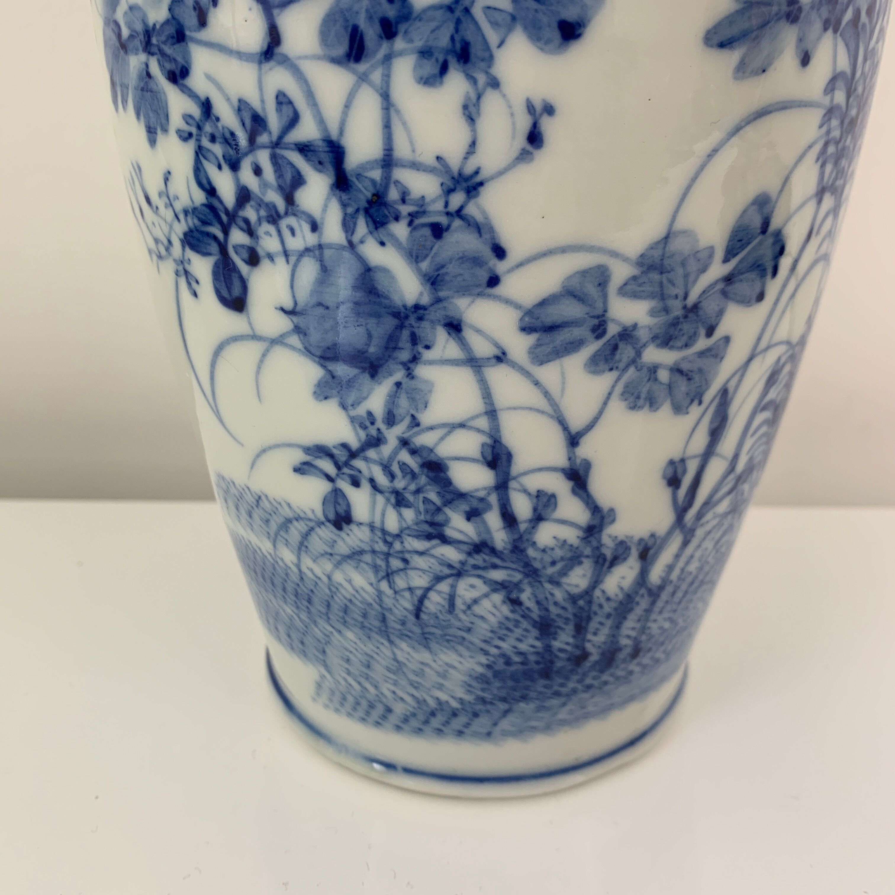Porcelain vase White blue nineteenth Japan Meiji