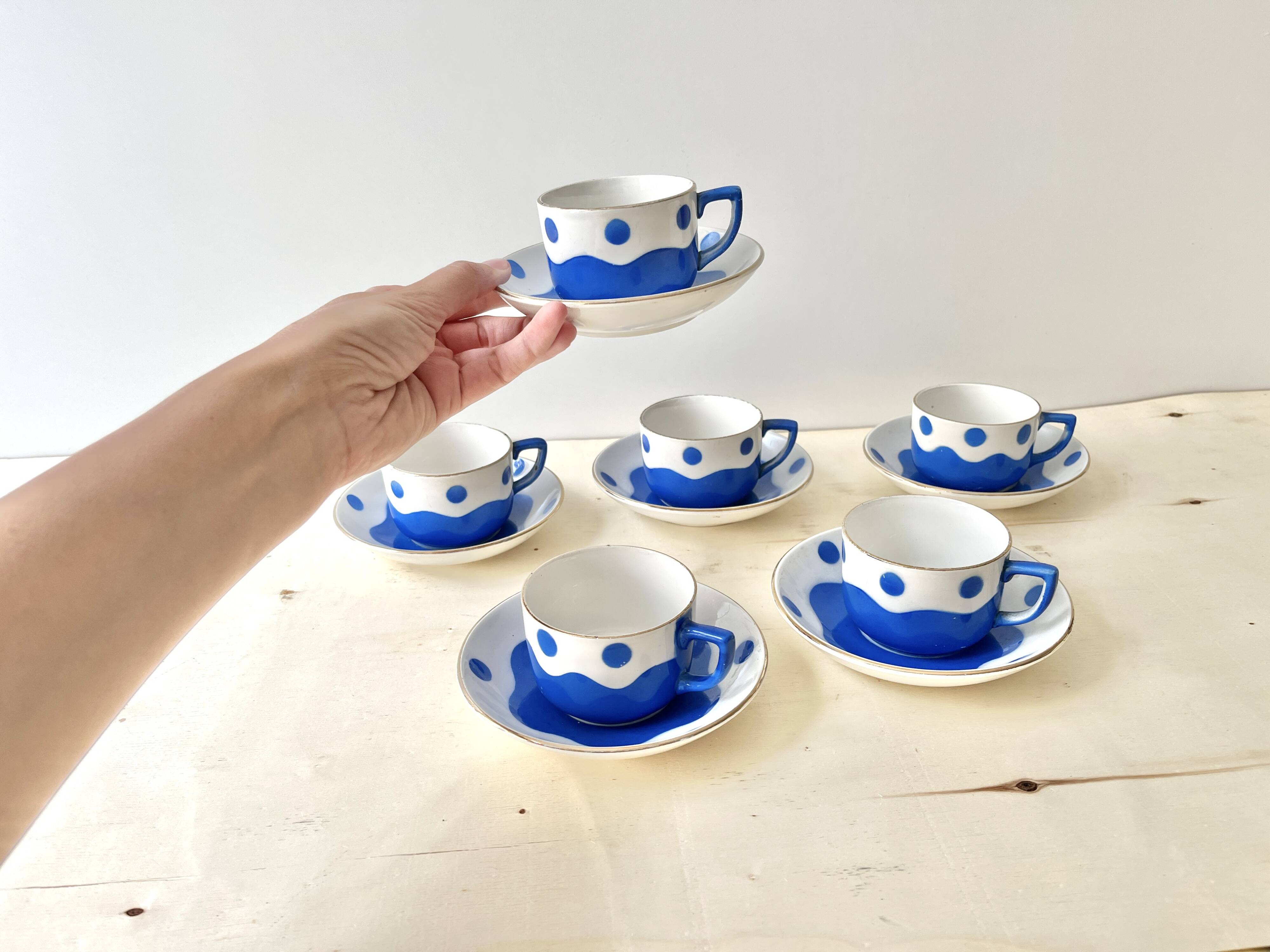 Set of 6 Sarreguemines Digoin earthenware coffee cups with art deco polka dots, 1930s