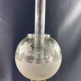 Grande lampe XIXe électrifiée en laiton à décor ajouré de style Louis XIII