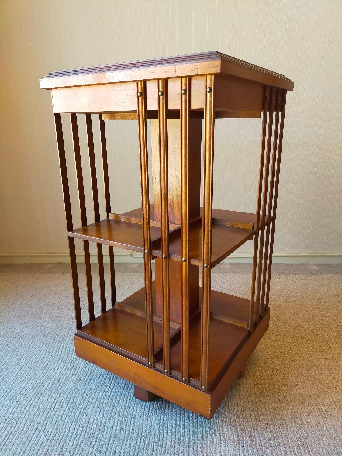 Bibliothèque pivotante