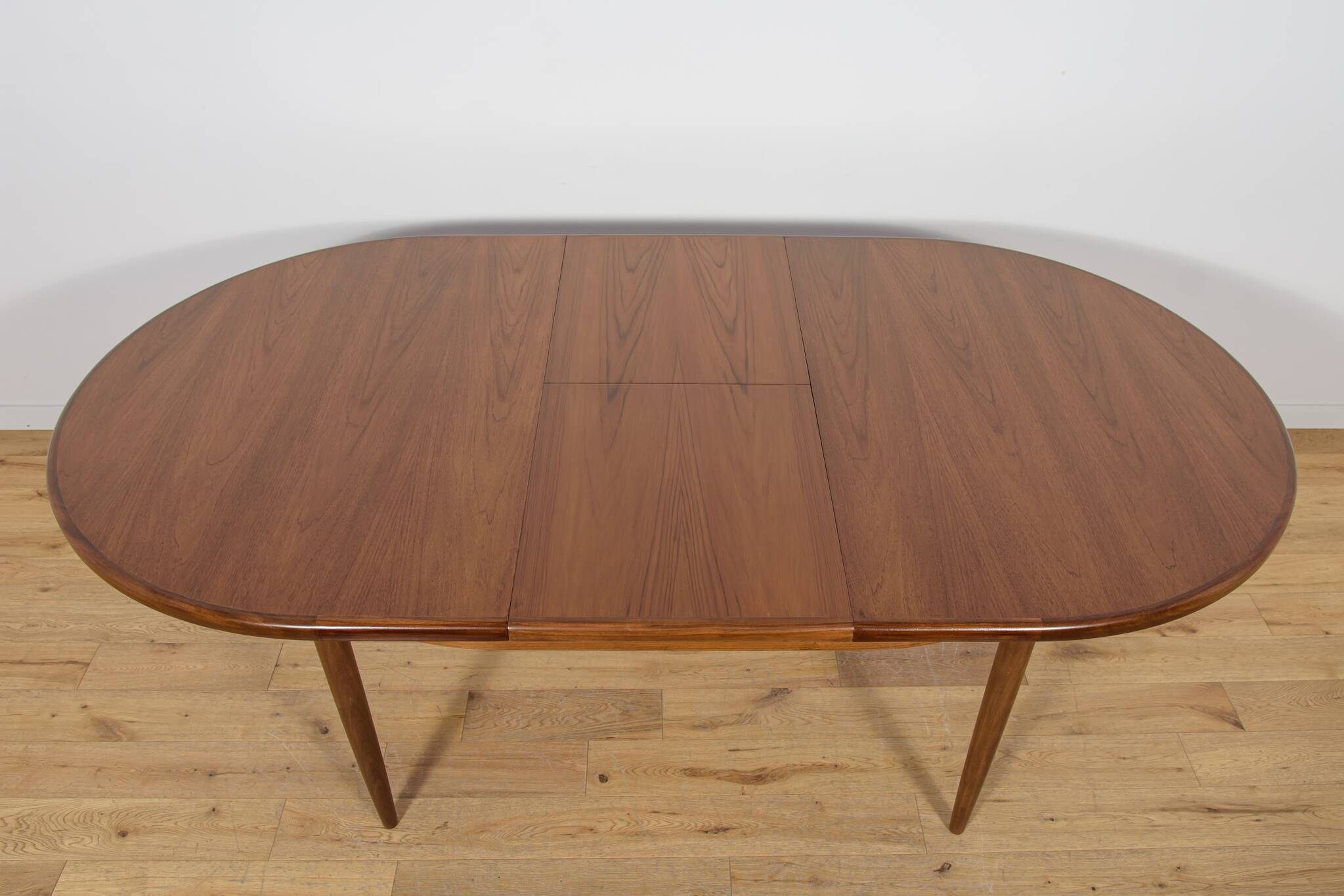Mid-Century Modern Oval Dining Table in Teak from G-Plan, United Kngdom.