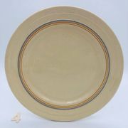 6 flat plates with a fine decoration of blue and gold borders.