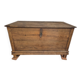 Late 19th century oak laundry chest