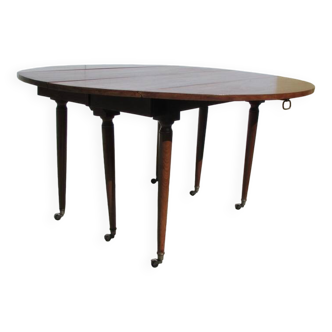 Round table with 6 spindle legs in mahogany, extendable