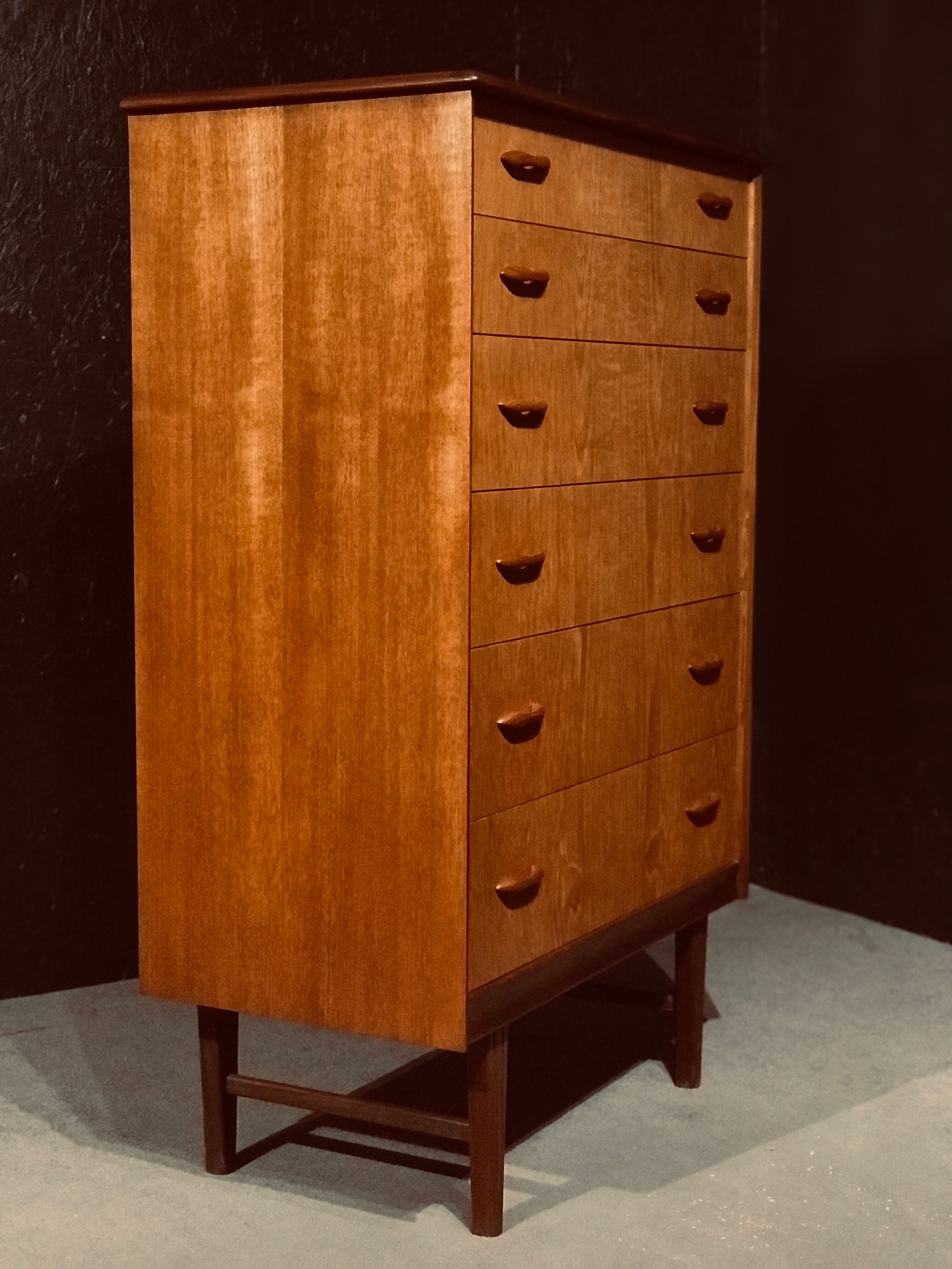Mid-century english teak chest of drawers, 1960s