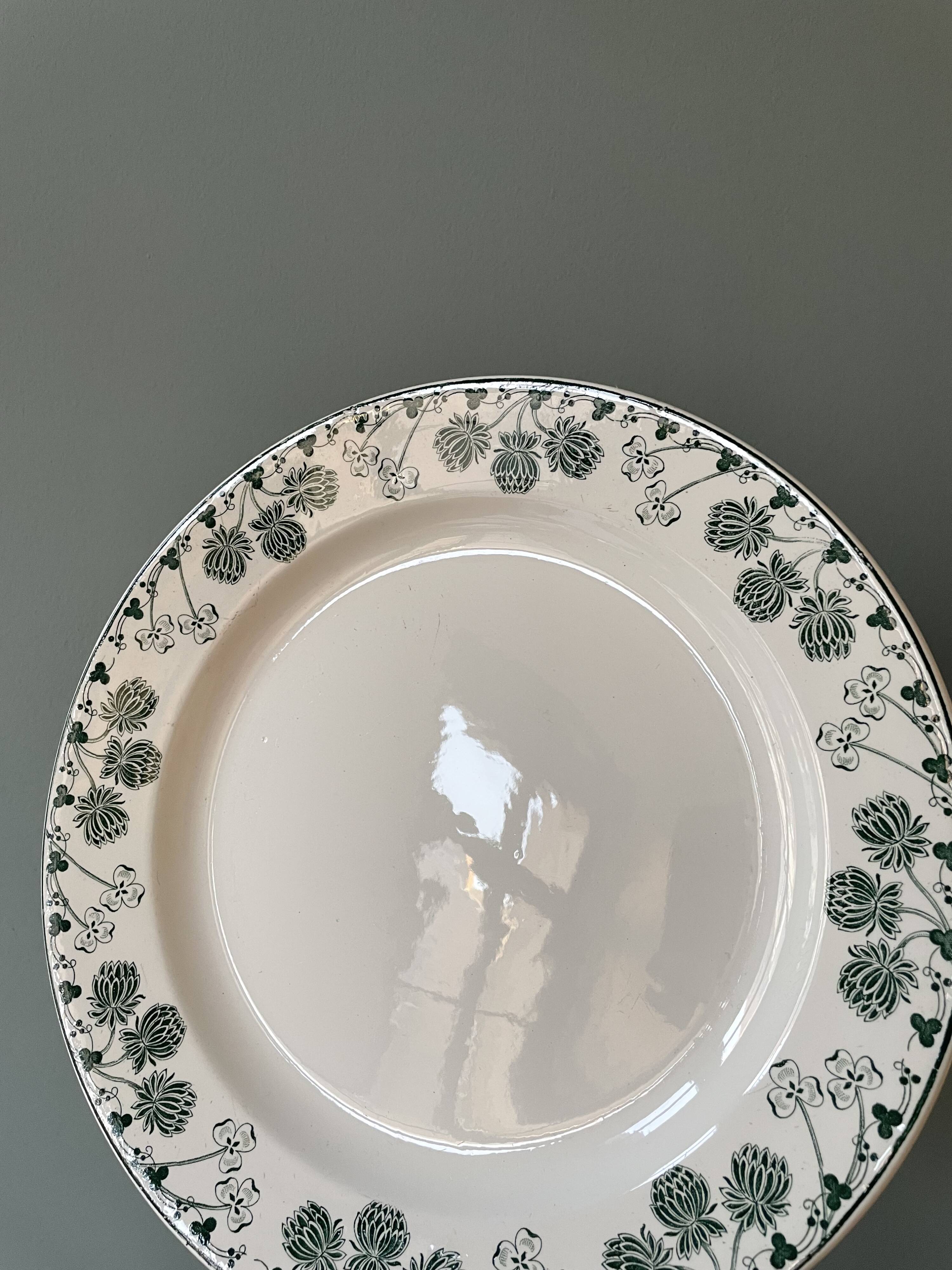 Set of 3 round dishes XIXth, Boch Frères Keramis, Trifolium model