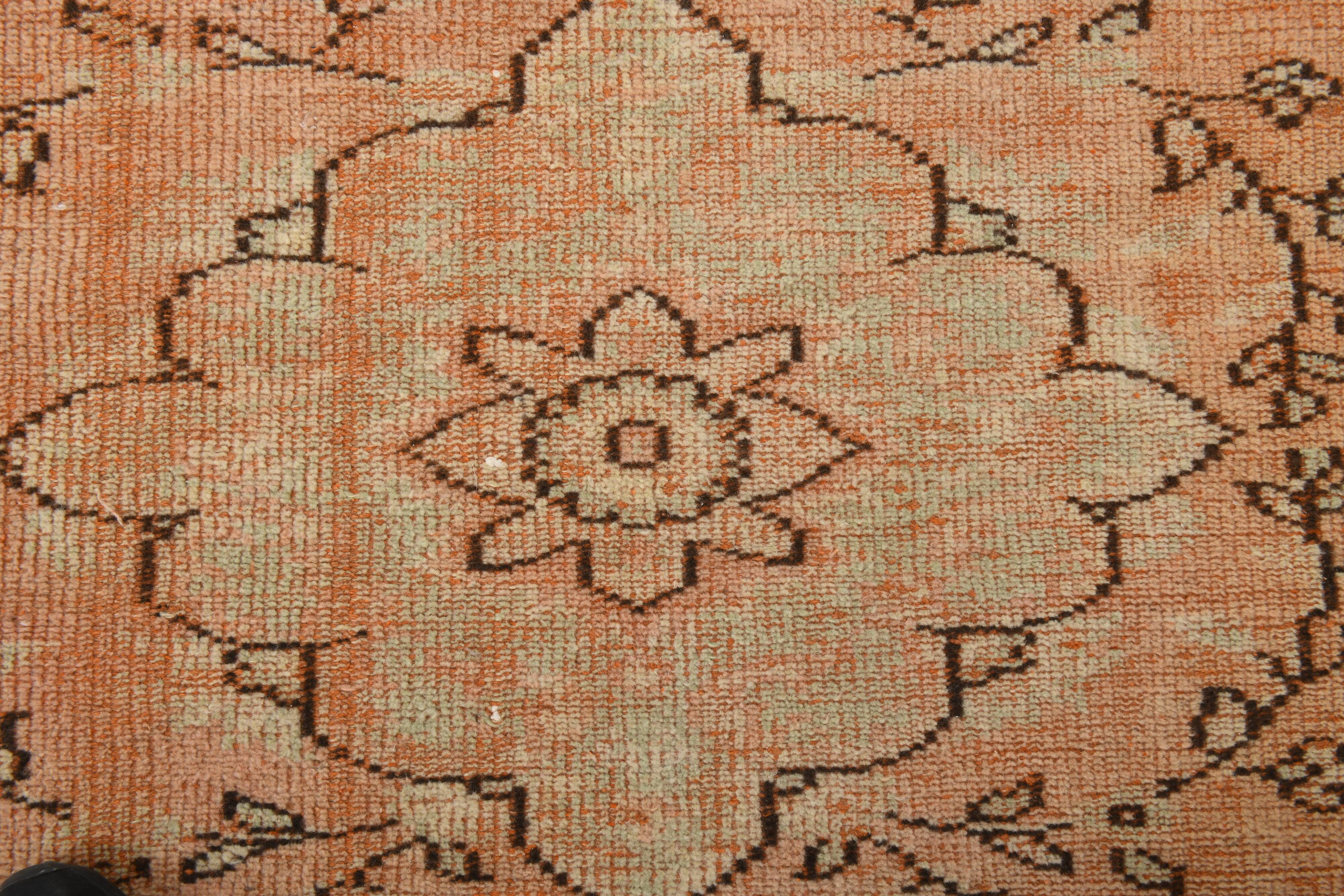 Tapis vintage rose poudré fait main en laine, style oriental doux