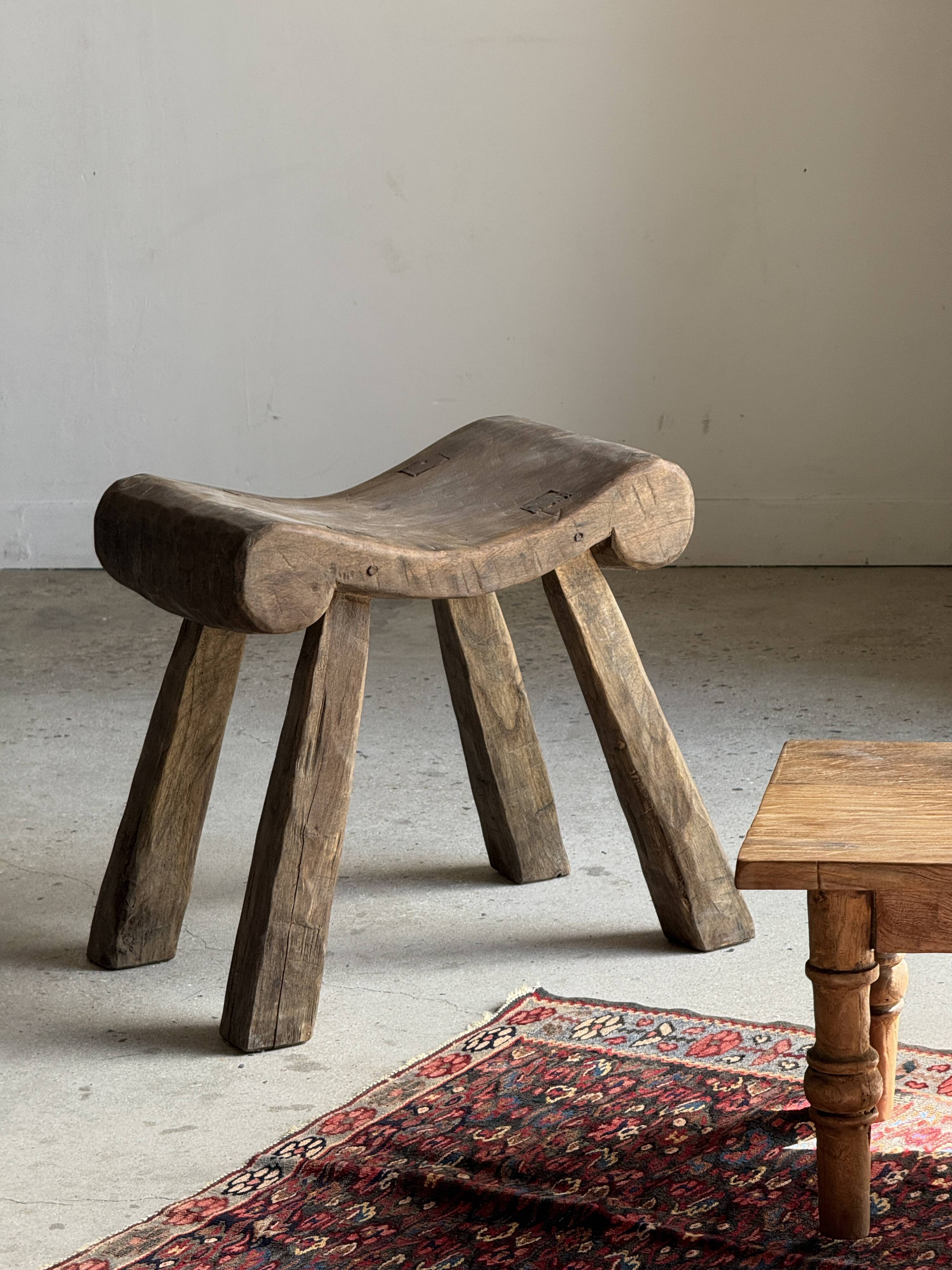 Four-legged stool in antique teak from Indonesia H 50 L 52