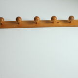 Scandinavian pine wooden ball shaped coat hooks, 1970s.