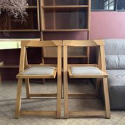 2 folding chairs