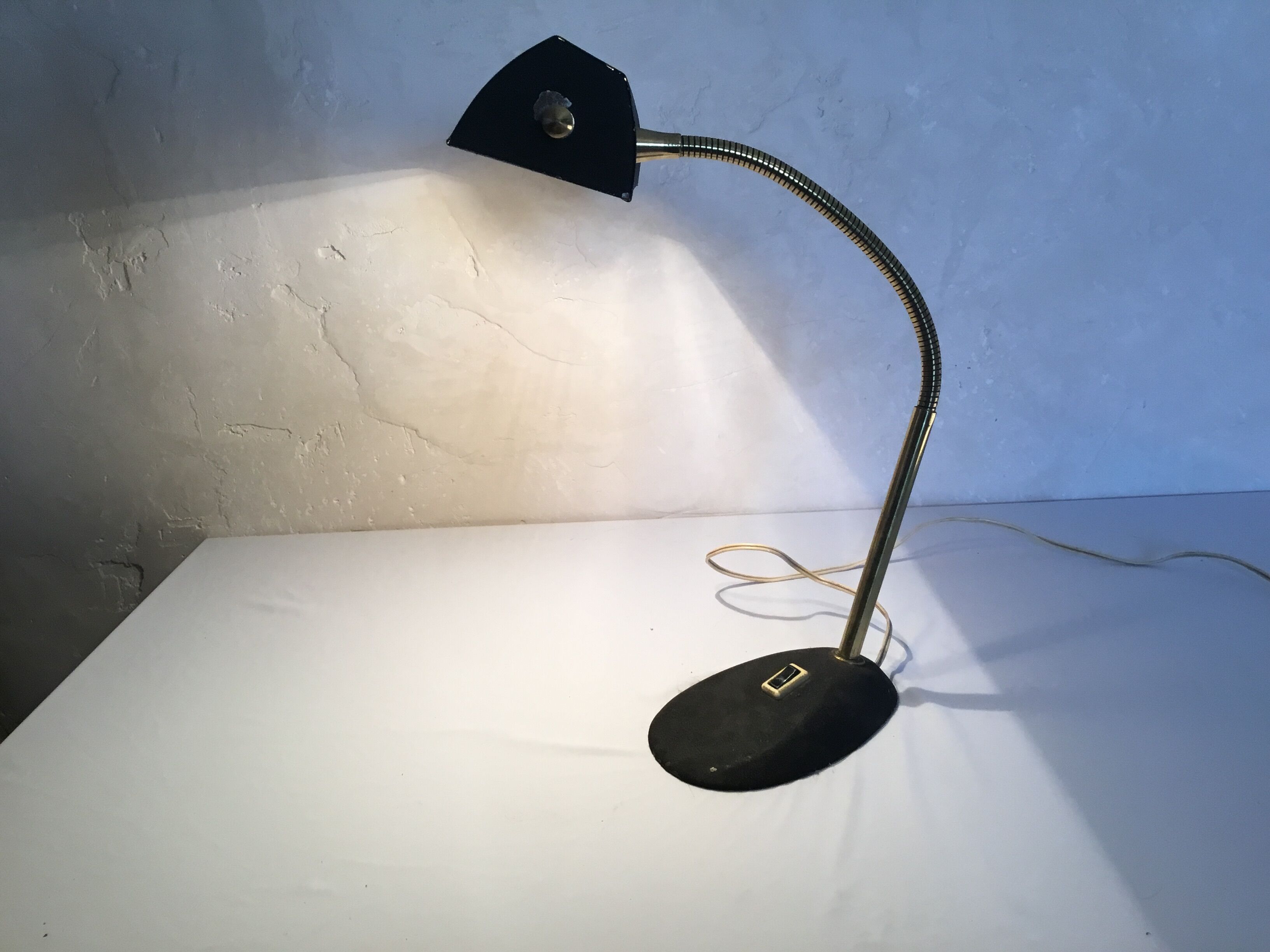 Vintage office lamp design gold and black