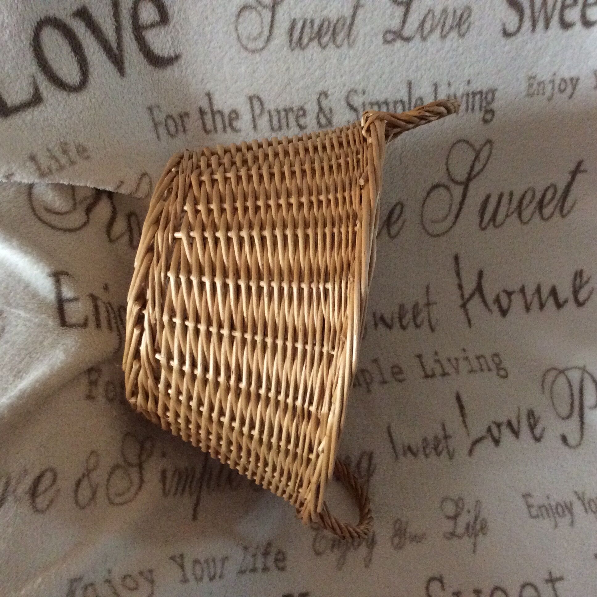 Round pan with rattan handles - vintage