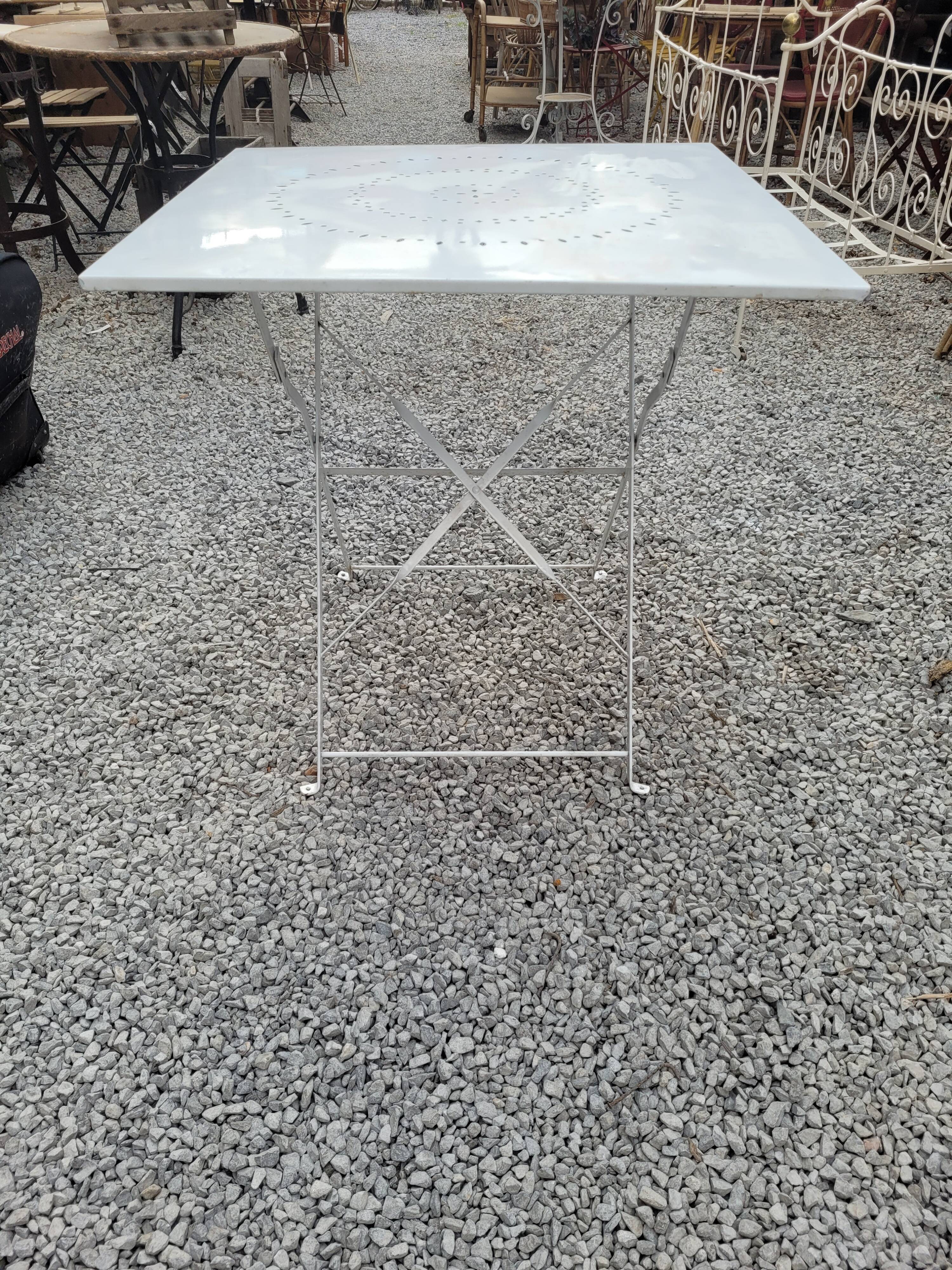 Folding garden table