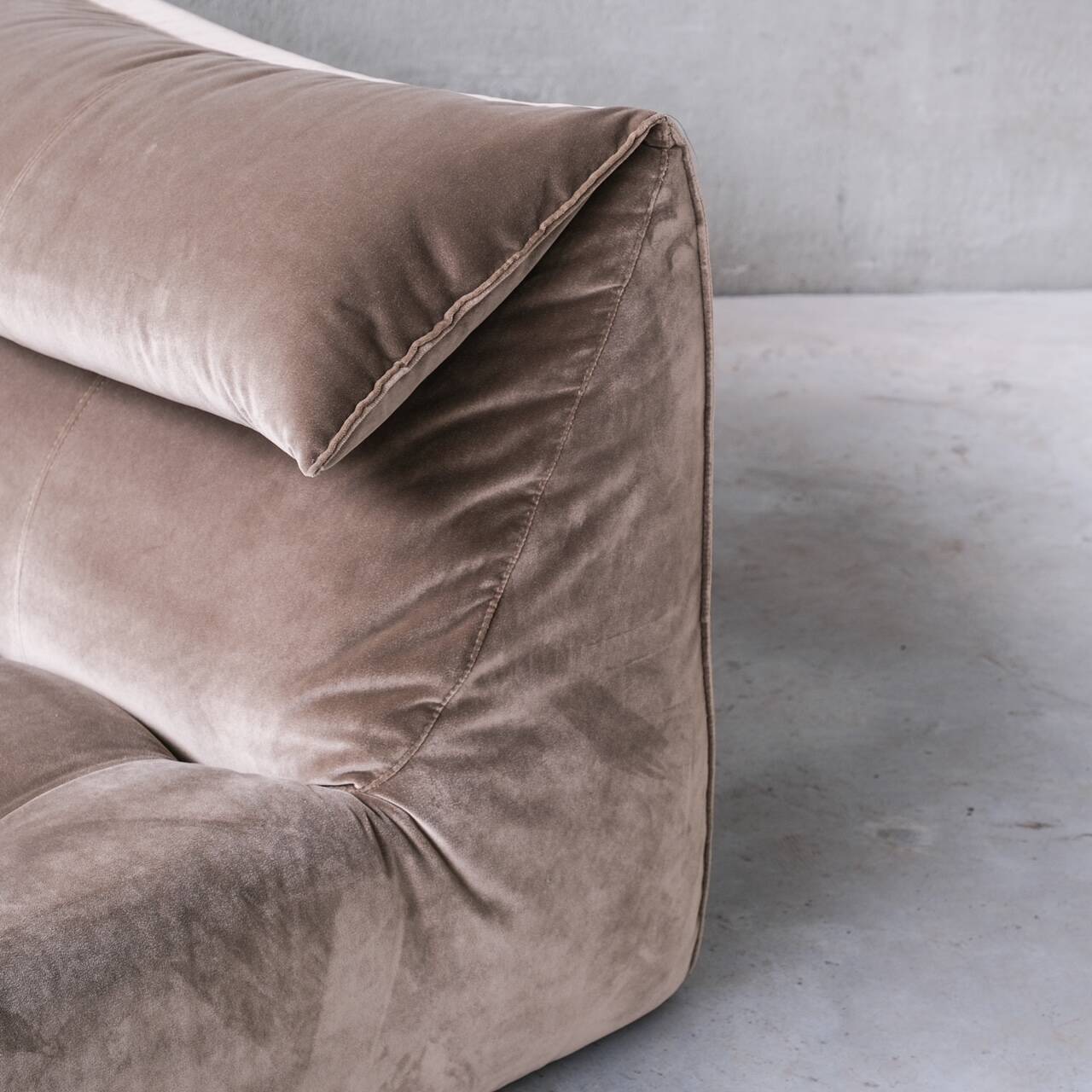 Original Mid-Century Italian Mario Bellini 'Le Bambole' Bed or Day Bed