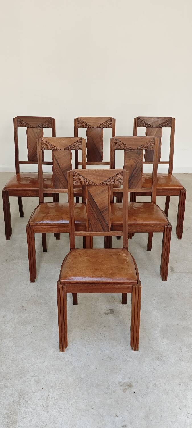 Set of 6 Art Deco chairs in Oak and Walnut with camel leather.