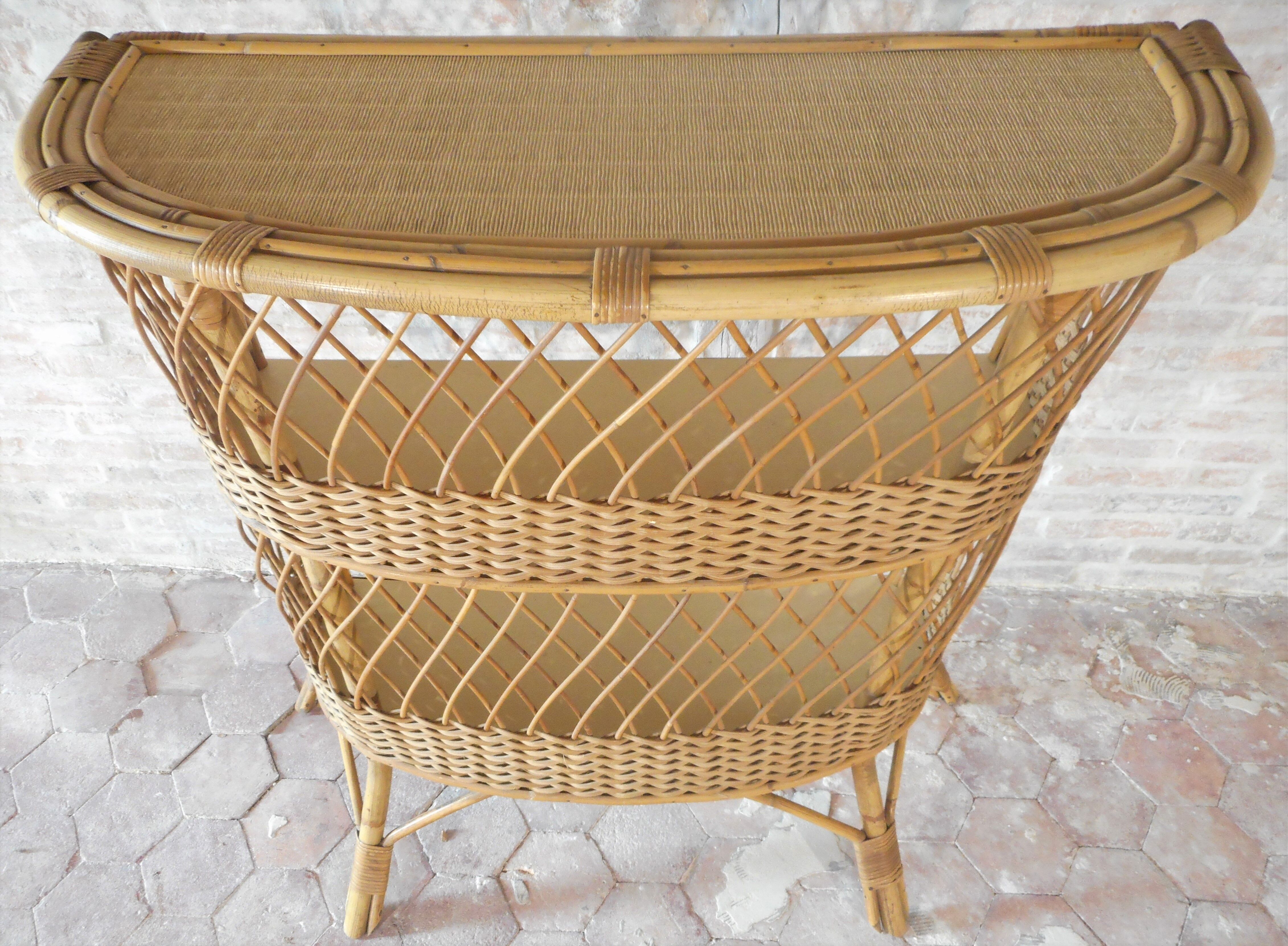 Rattan bar