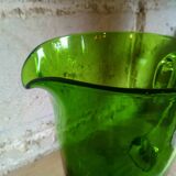 Deux pichets en verre soufflé vintages