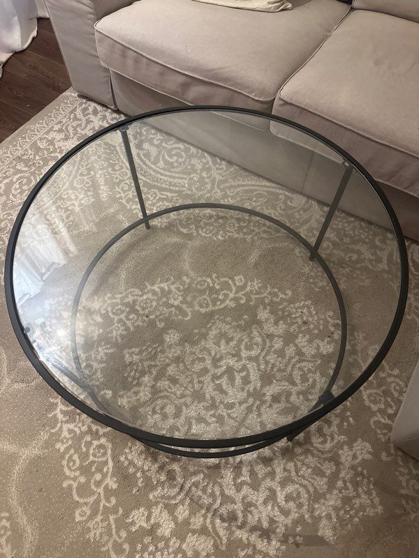 Glass coffee table - timeless and modern
