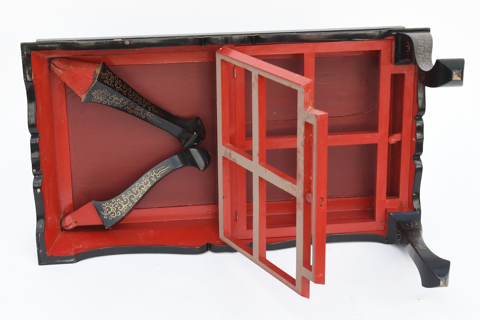 Black laqué wooden coffee table