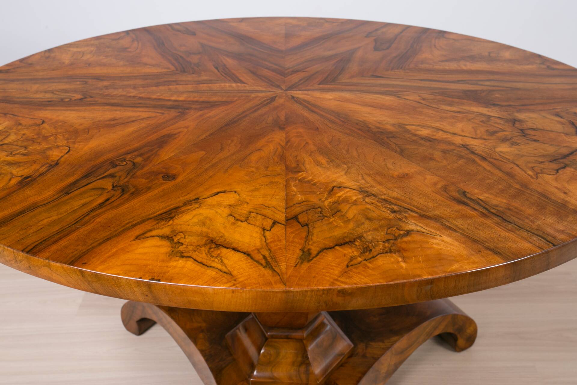 Biedermeier Period Round Walnut Table, Germany, circa 1840
