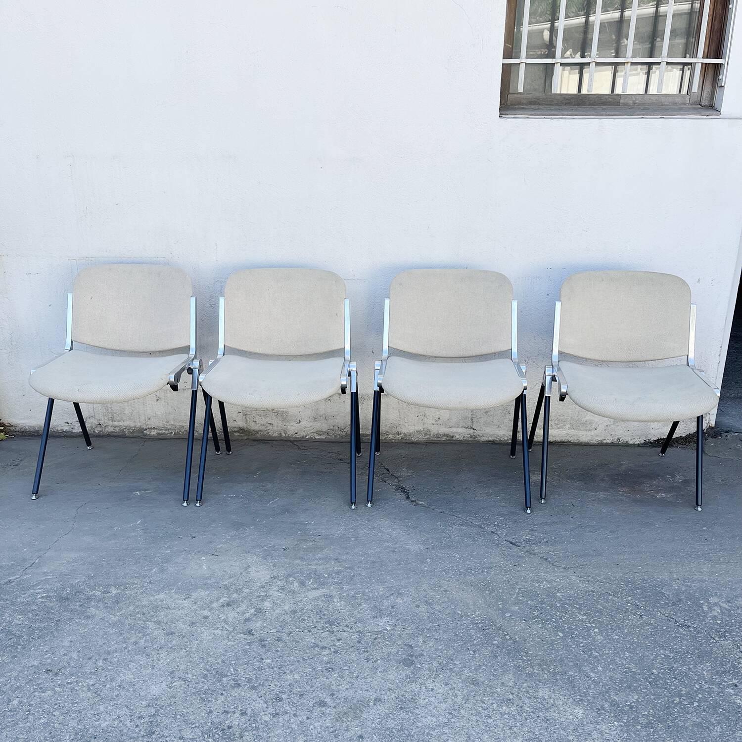 Série de 4 chaises modèle DSC 106 de Giancarlo Piretti pour Castelli