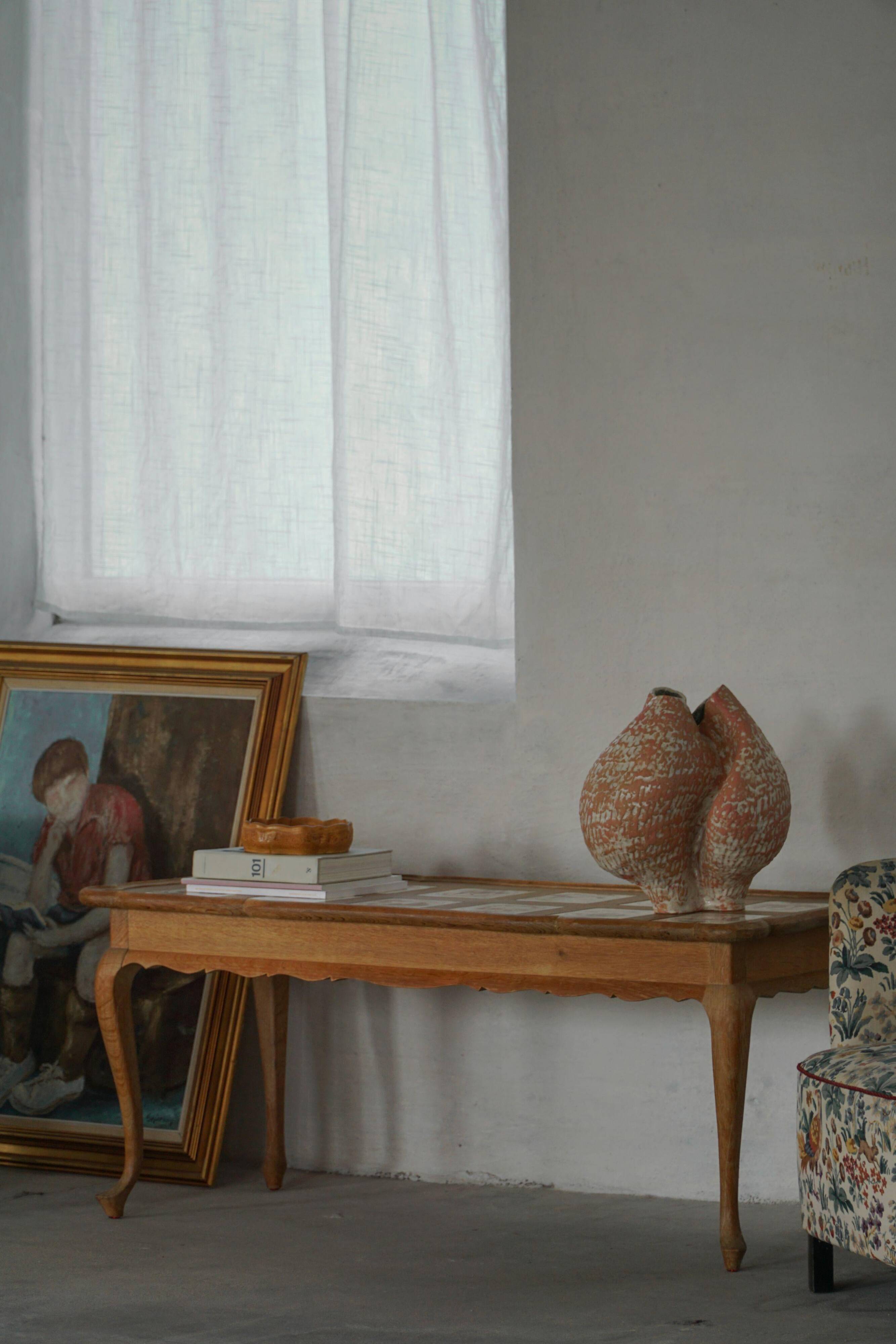 Modern Danish coffee table/console in oak with tiled top, Frits Henningsen, 1950s.