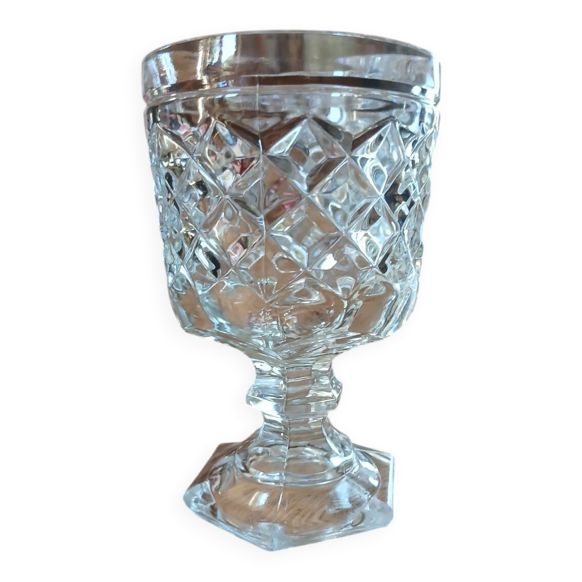 6 verres à pied en verre taillé