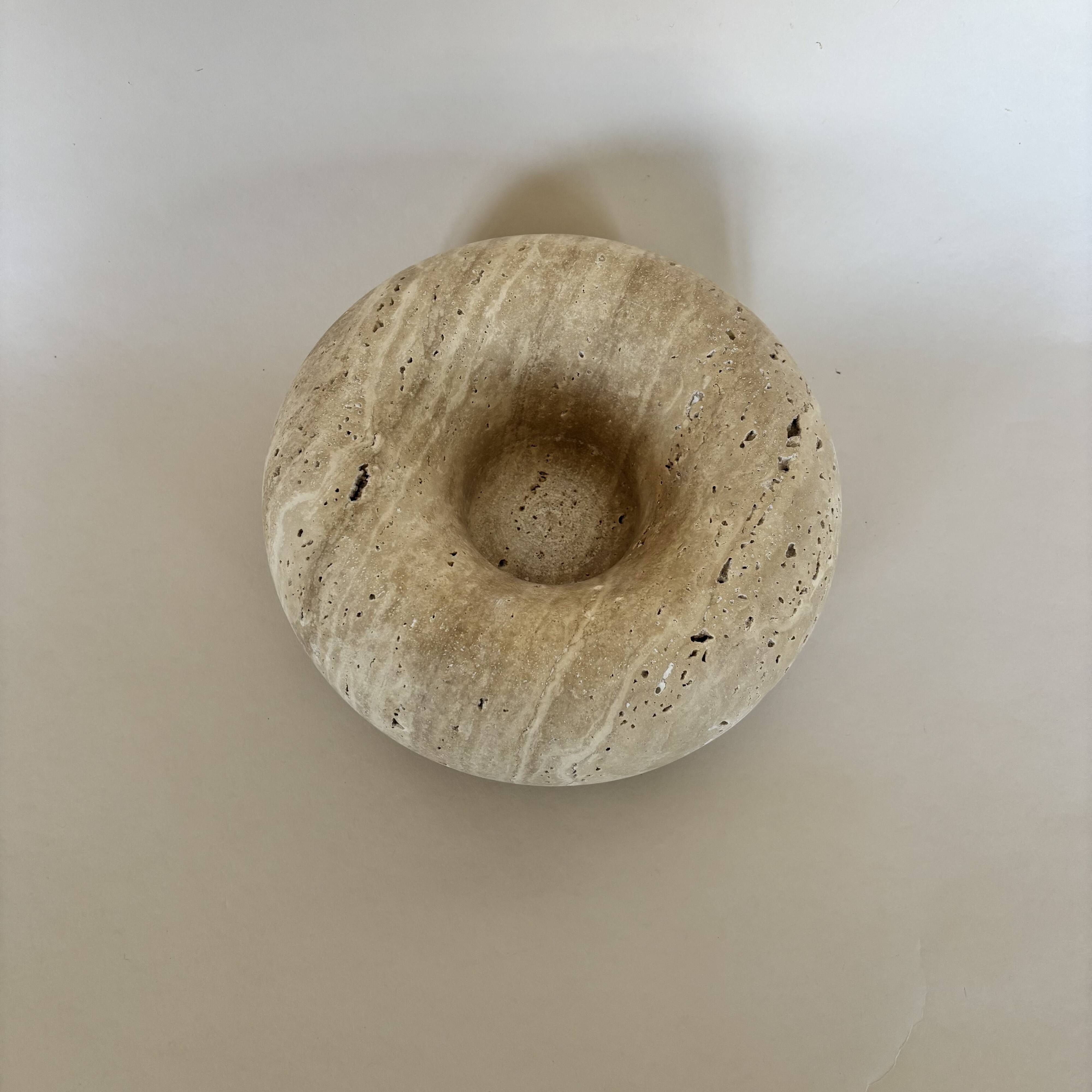 Donut-shaped disguised pocket emptier