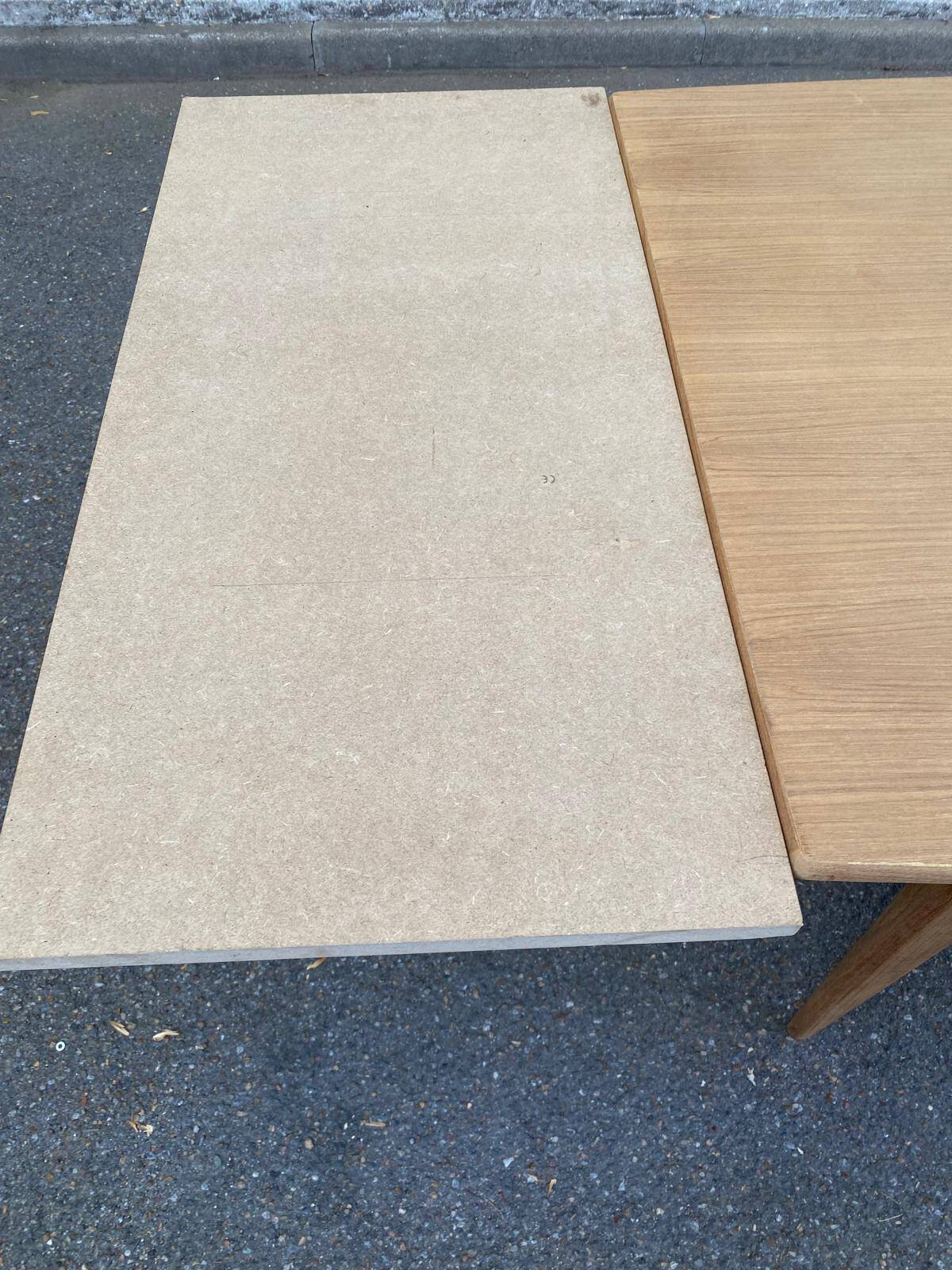 Table à manger design scandinave extensible décapée en teck brut 1960