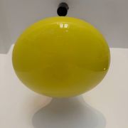 Suspension opaline jaune années 60