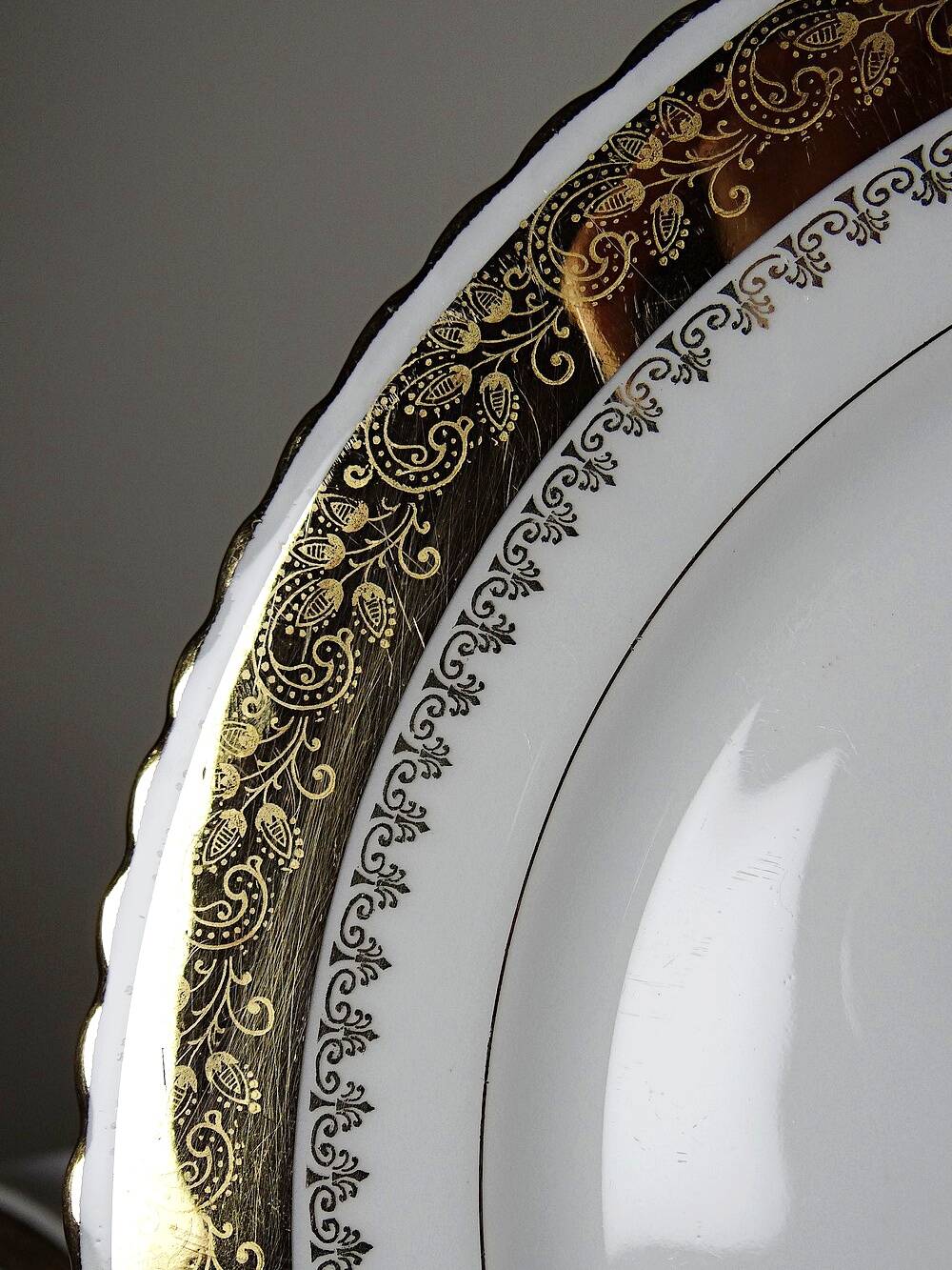 Set of 6 vintage flat plates ADP L Royal Limoges, gilded porcelain - 1
