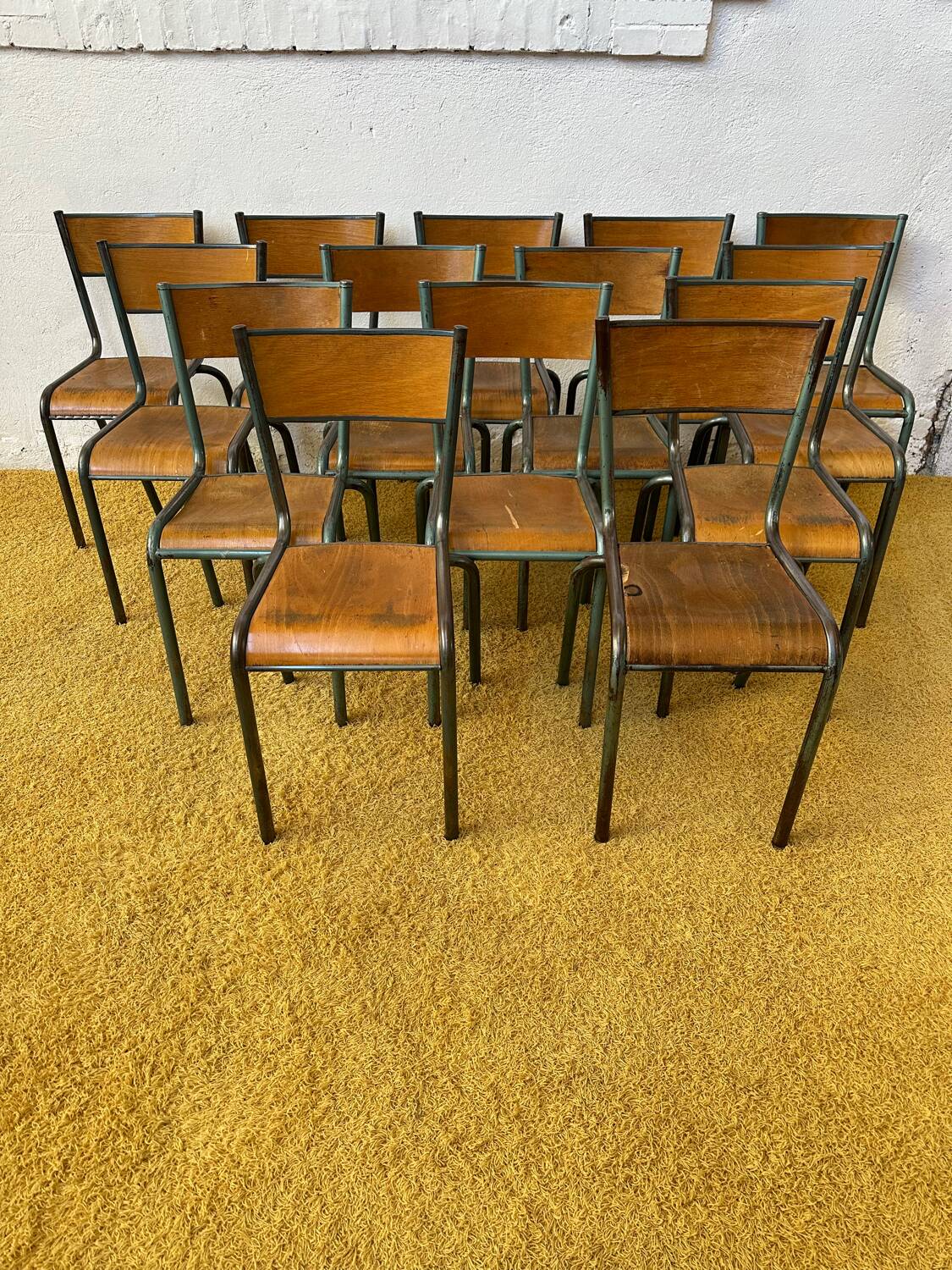 Lot 14 chaises d’école
