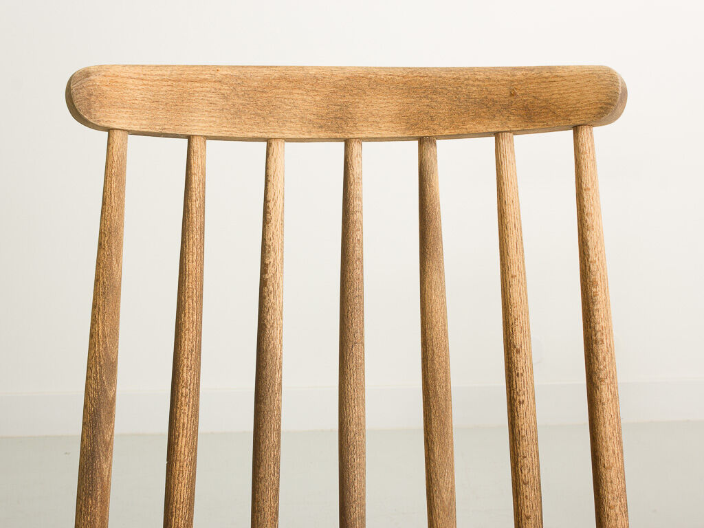 4 bistro chairs with solid wood bars