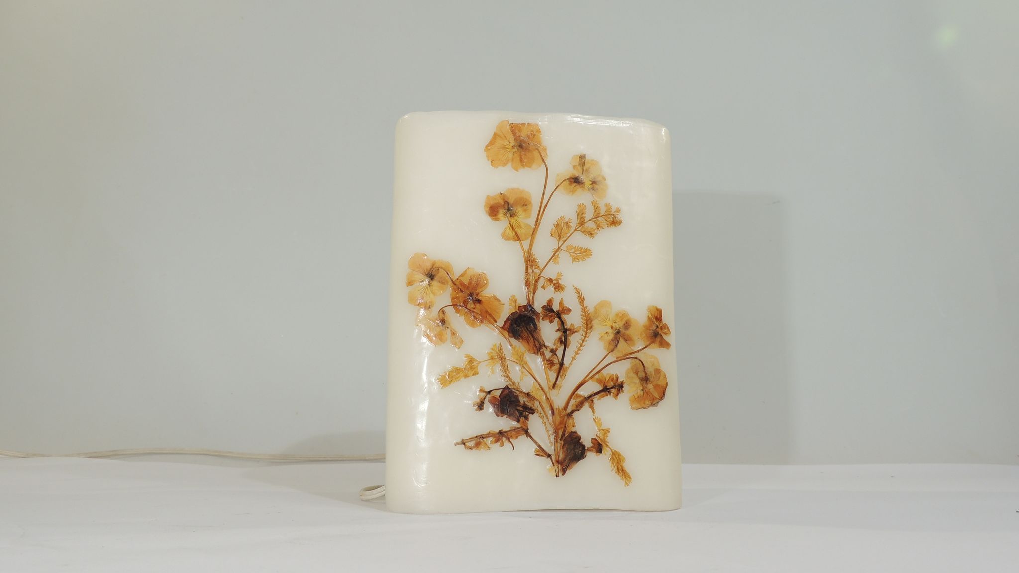 Lampe "Herbier" en cire vintage