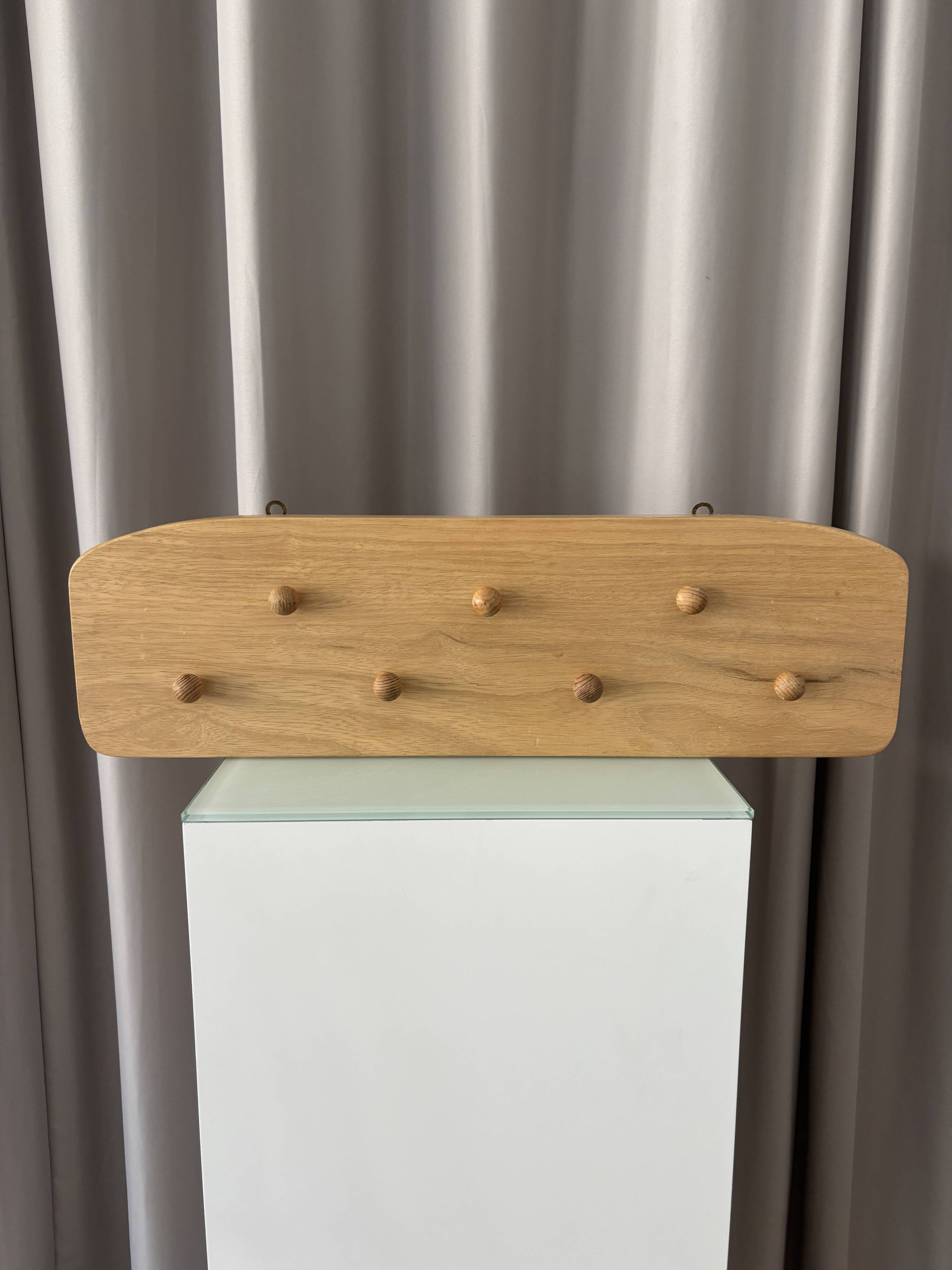 Vintage Solid Wood Wall-Mounted Coat Rack – 7 Pegs