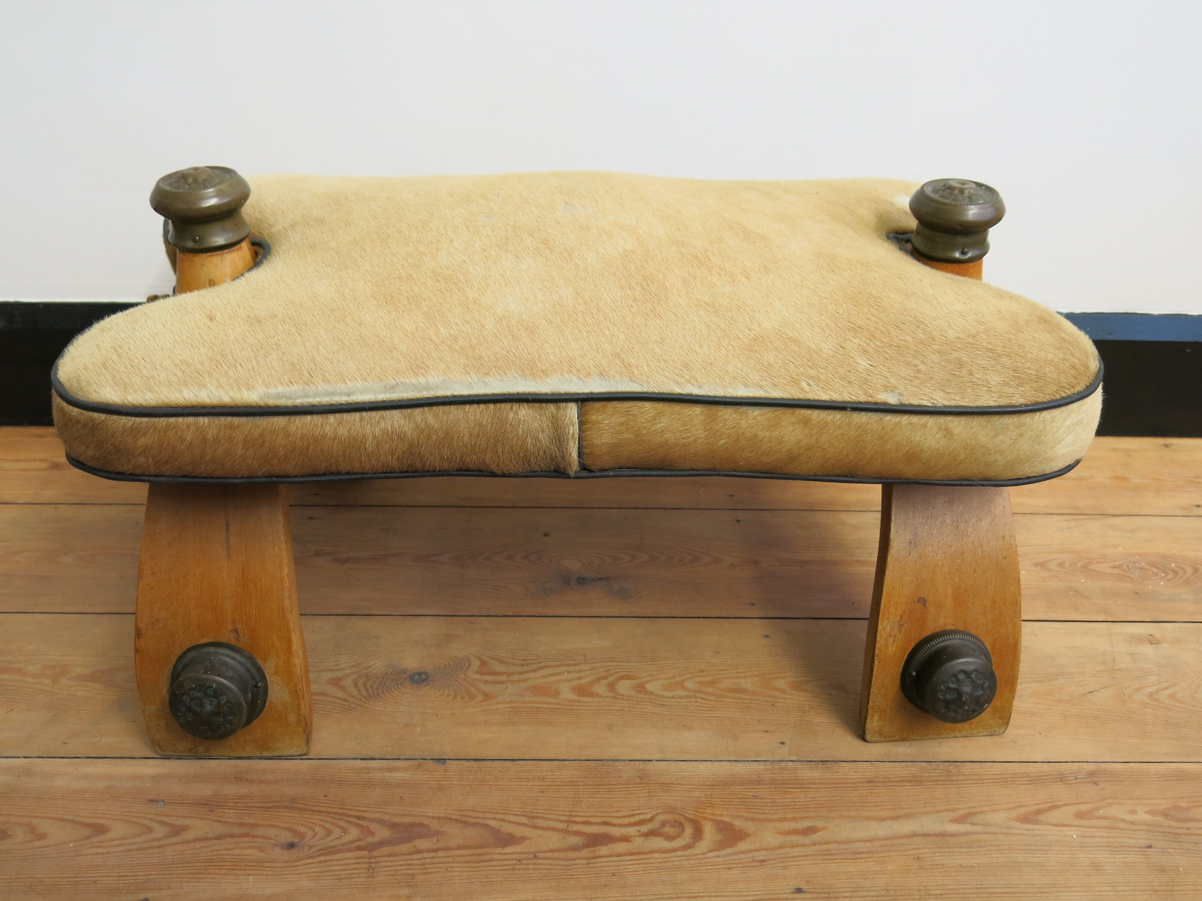 Camel saddle stool