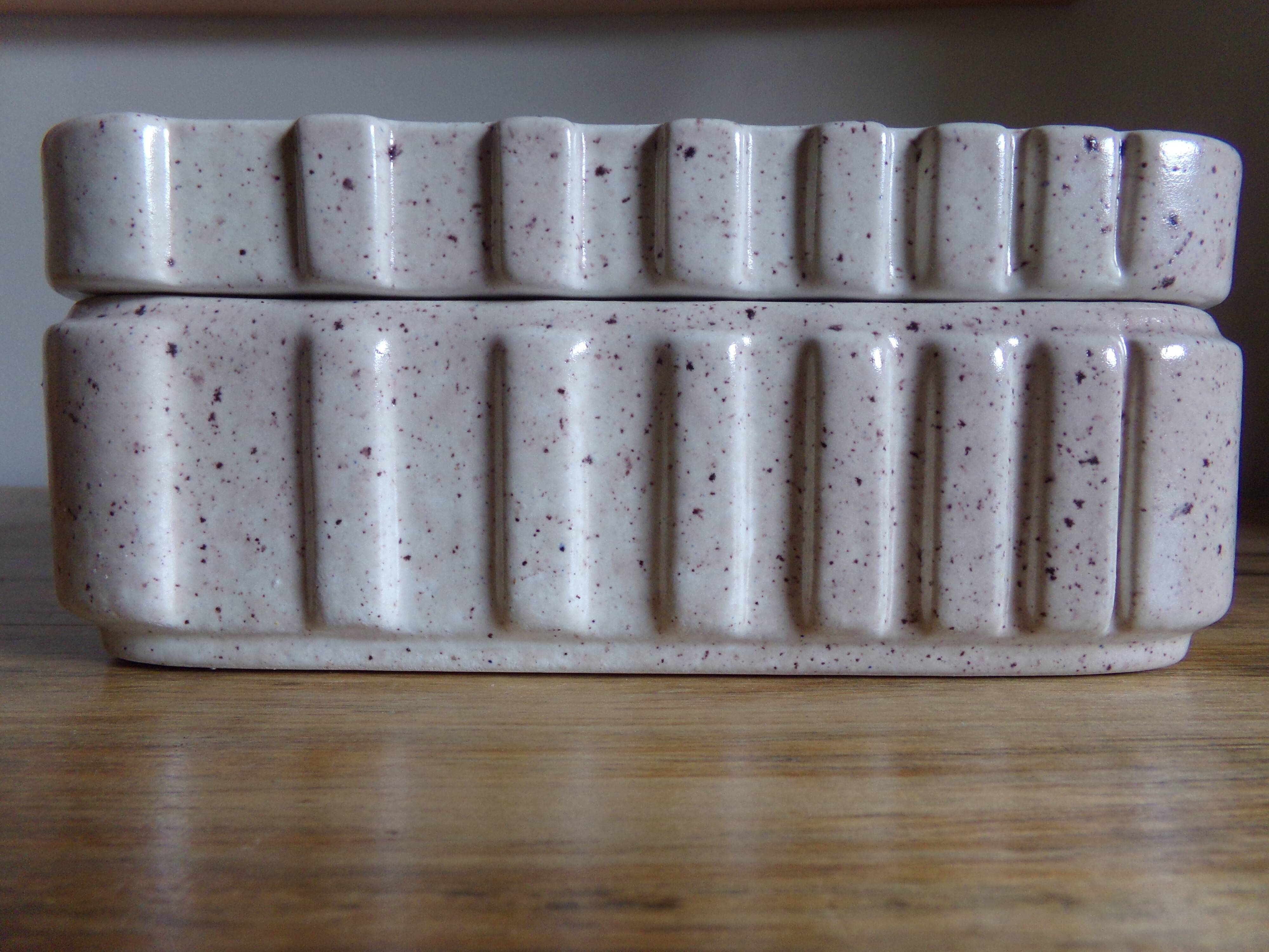 Square-shaped enamelled sandstone box