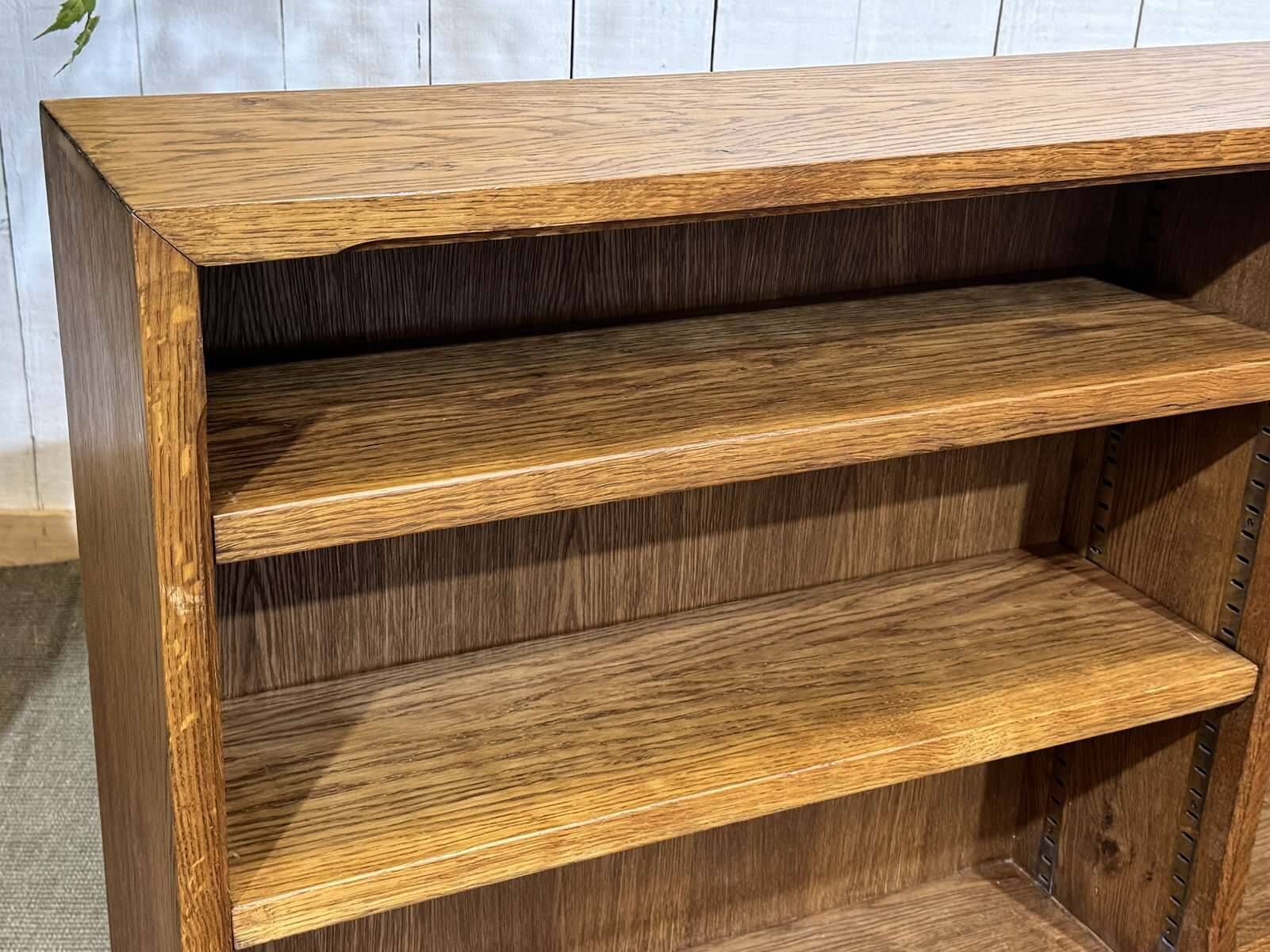 Etagère bibliothèque anglaise en chêne des années 1980